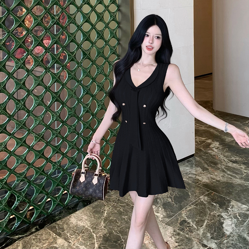 Women's Sleeveless V-Neck Pleated A-Line Mini Dress - Image 3